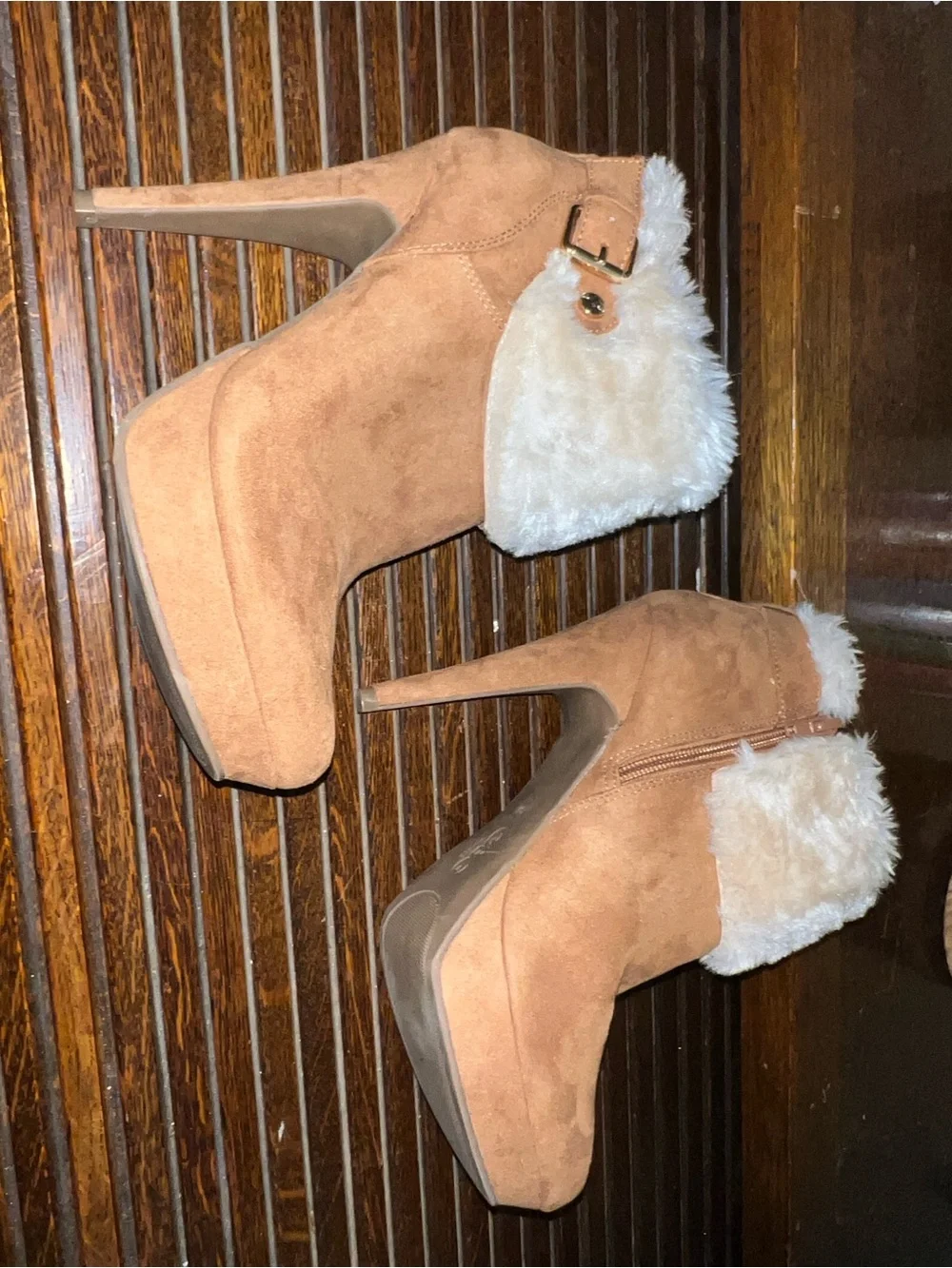 Guess Tan Faux-Suede Ankle Boots with Cream Faux-Fur Cuff